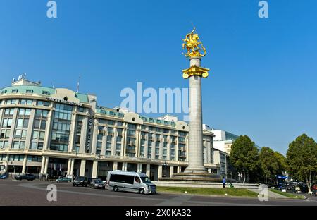 Column with the statue of St. George as a dragon fighter on Freedom Square, Tavisuplebis Moedani, Tbilisi, Georgia Stock Photo