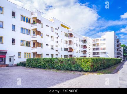 Berlin. Siemensstadt, 1927–31, Jungfernheideweg, Wohnhaus 'Panzerkreuzer' von Hans Scharoun im Stil des Neuen Bauens/International Style. Stock Photo