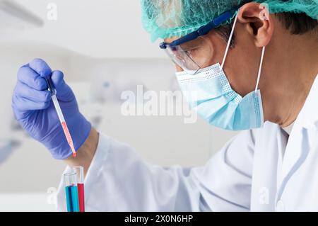 A male scientist conducting an experiment in his lab Stock Photo
