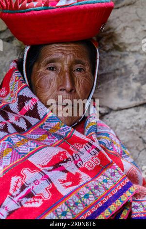 Peru, province of Cuzco, Sacred Valley of the Incas, community of the Andes, portrait of a Quechua woman Stock Photo