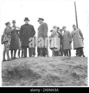 THE ALLIED ARMIES IN BRITAIN, 1940-1945 - Winston Churchill watching the 'battle' from a hilltop. General de Gaulle is on the left and General Sikorski on the right. General Sikorski is accompanied by his Adjutant, Lieutenant Adam Kułakowski (probably, second from the right) and General Tadeusz Klimecki, the Polish Chief of Staff (far right). General Andrew Thorne, the GOC Scottish Command, is on Churchill's left. The Prime Minister witnessed a tank demonstration in which he was shown the capabilities of various armoured fighting vehicles over rough country near Frensham, Surrey. With him were Stock Photo