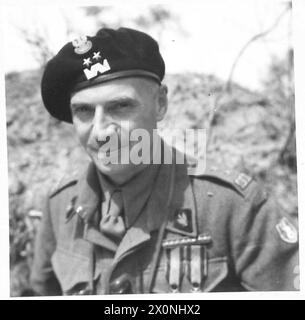 ALLIED ARMIES IN THE ITALIAN CAMPAIGN, 1943-1945 - Portrait of smiling General Władysław Anders, the CO of the 2nd Polish Corps. Photograph taken during General's visit to the British 78th Infantry Division at Cervaro (near Cassino) British Army, Polish Army, Polish Armed Forces in the West, Polish Corps, II, 78th Infantry Division, British Army, 8th Army, Anders, Władysław Stock Photo