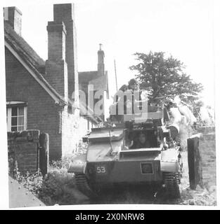 LIGHT TANKS ON EXERCISE - Light tanks Mk. VI 