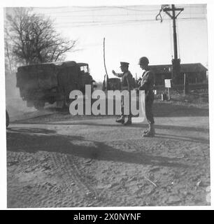 ITALY : FIFTH ARMYANZIO BRIDGEHEAD - On the Via Ansiate Rome-Anzio Road crossing, there are always two M.Ps standing to direct traffic - one American and the other British. Here they are:- Cpl. Herbert R. Roe, Walsh, Kentucky 1st American Division M.P. L/Cpl. E. Edwards of 70 Matlock Road, Coventry 56th Division Provost Corps. Photographic negative , British Army Stock Photo