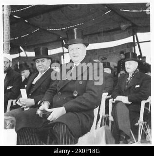 KING IBN SAUD SEES EGYPT'S MILITARY MIGHT - Lord Killearn, British Ambassador to Egypt, watches the parade Stock Photo