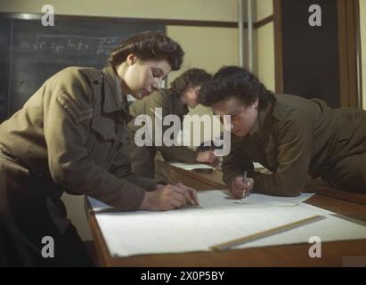 WOMEN AT WAR 1939-1945 - The Auxiliary Territorial Service: At a Ministry of Supply experimental station, trials of rocket fuels were made to determine accuracy. Members of the ATS manned observation posts along the coast from which they observed and recorded the position of shell bursts. About 40 members of the ATS were engaged in this work. The picture shows two members of the ATS in the plotting room at Headquarters recording observations sent in from posts outside British Army, Auxiliary Territorial Service Stock Photo