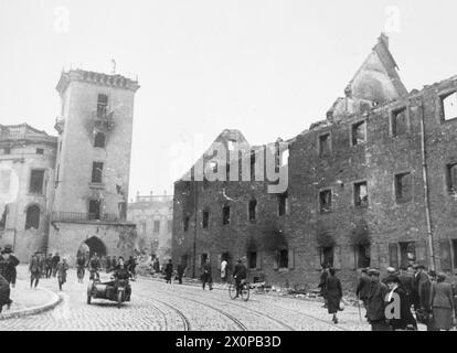 THE ROYAL AIR FORCE RAID ON KASSEL, GERMANY, 24 OCTOBER 1943 - Bomb damaged buildings in Kassel Stock Photo