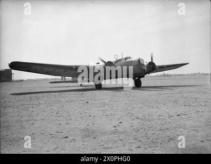 AIRCRAFT OF THE ROYAL AIR FORCE 1939-1945: ARMSTRONG WHITWORTH AW.38 WHITLEY. - Whitley Mark III, K8994 E, of No. 10 Operational Training Unit, taxying at Abingdon, Berkshire Royal Air Force, Advanced Flying Unit, 10 (Observers), Dumfries Stock Photo