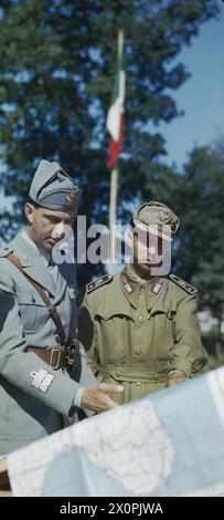 HRH PRINCE UMBERTO OF ITALY, MAY 1944 - HRH Prince Umberto conferring with officers over a map table at an Italian camp during his visit to the Italian Corps of Liberation, Sparanise, Italy Umberto II, King of Italy, Italian Army Stock Photo