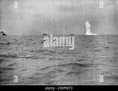 HOW THE ROYAL NAVY CLEARED THE SCHELDT TO ANTWERP. 20 TO 30 NOVEMBER 1944, ON BOARD BYMS 2189. THE ROYAL NAVY SWEEPING THE SCHELDT CHANNEL CLEAR OF MINES TO ALLOW ACCESS TO ANTWERP. - A minesweeper exploding a mine in the Scheldt Stock Photo