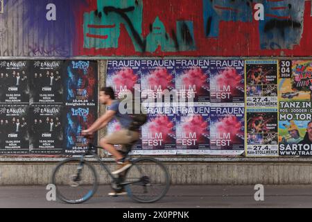 Plakate kündigen das Internationale Frauenfilmfest Dortmund  Köln an, das in diesem jähr in Köln stattfindet *** Posters announce the International Women s Film Festival Dortmund  Cologne, which is taking place in Cologne this year Nordrhein-Westfalen Deutschland, Germany GMS11506 Stock Photo