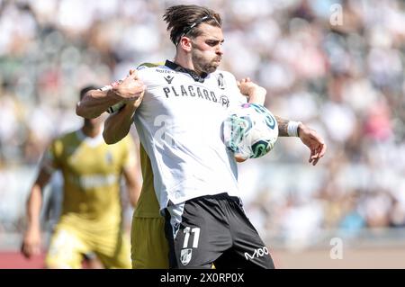 Guimarães, 04/13/2024 - Vitória Sport Clube hosted Sporting Clube Farense this afternoon at the D. Afonso Henriques Stadium in a game counting for the 29th round of the I League 2023/2024. Jota (Miguel Pereira/Global Imagens) Credit: Atlantico Press/Alamy Live News Stock Photo