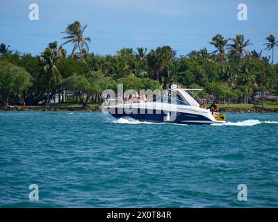 Miami, Florida, United States - January 27, 2024: People boating through the Intercoastal Waterway by Haulover Park in a weekend. Stock Photo
