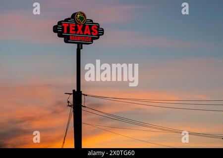 Texas Roadhouse restaurant sign along Interstate-20 in Oxford, Alabama, at sunset. (USA) Stock Photo