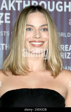 LOS ANGELES - APR 13:  Margot Robbie at the 10th Annual Breakthrough Prize Ceremony at the Academy Museum of Motion Pictures on April 13, 2024 in Los Stock Photo