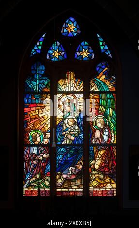 Krefeld, Kunst im öffentlichen Raum: St. Dionysius in Hüls, Pitt van Treek: Fenster im südlichen Seitenschiff, 1924, Objekt-Nummer 599 Stock Photo