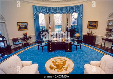 Redecoration of the Oval Office of the White House in Washington, DC during the administration of United States President George HW Bush on January 22, 1990. Credit: Susan Biddle/The White House via CNP Stock Photo