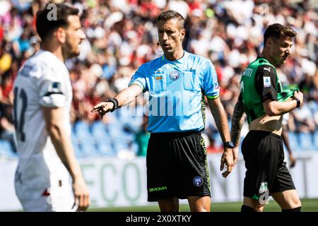 The referee Massa  during  US Sassuolo vs AC Milan, Italian soccer Serie A match in Reggio Emilia, Italy, April 14 2024 Stock Photo