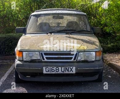 Milton Keynes,UK- Apr 14th 2024: 1990 classic Saab car parked up and unused Stock Photo