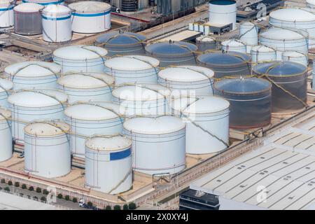 Top view of the oil refinery and petrochemical plant, oil and gas processing and storage tanks, industrial area. Stock Photo
