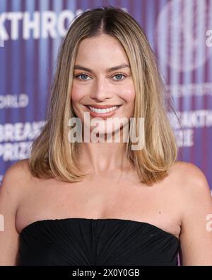 LOS ANGELES, CALIFORNIA, USA - APRIL 13: Margot Robbie wearing Rick Owens SS24 RTW and Jennifer Meyer jewels arrives at the 10th Annual Breakthrough Prize Ceremony held at the Academy Museum of Motion Pictures on April 13, 2024 in Los Angeles, California, United States. (Photo by Xavier Collin/Image Press Agency) Stock Photo