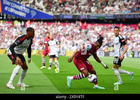 London, England on 14 April 2024. Mohammed Kudus of West Ham United with the ball during the Premier League match between West Ham United and Fulham at the London Stadium, Queen Elizabeth Olympic Park, London, England on 14 April 2024. Photo by Phil Hutchinson. Editorial use only, license required for commercial use. No use in betting, games or a single club/league/player publications. Credit: UK Sports Pics Ltd/Alamy Live News Stock Photo