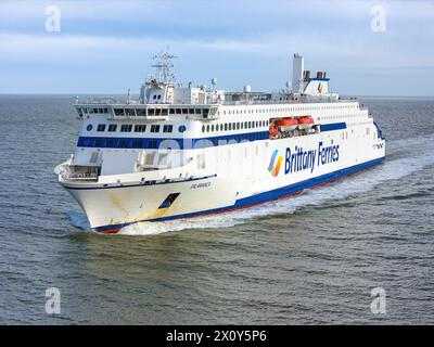 Salamanca is an E-Flexer LNG-powered ferry operated by Brittany Ferries ...