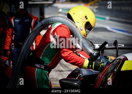 Montmelo, Espagne. 14th Apr, 2024. Refueling during the 1st round of the 2024 European Le Mans Series on the Circuit de Barcelona-Catalunya from April 12 to 14, 2024 in Montmelo, Spain - Photo Paulo Maria/DPPI Credit: DPPI Media/Alamy Live News Stock Photo