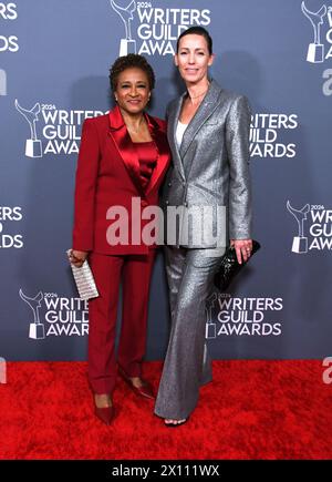 Los Angeles, California, USA 14th April 2024 Comedian Wanda Sykes and Alex Sykes attend the 76th Annual Writers Guild Awards at Hollywood Palladium on April 14, 2024 in Los Angeles, California, USA. Photo by Barry King/Alamy Live News Stock Photo
