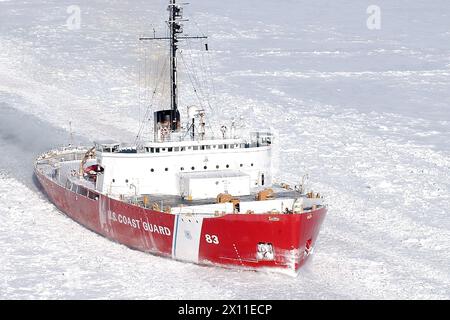 SAULT ST. MARIE, Mich. (Jan. 23, 2004) - The Coast Guard Cutter Katmai ...