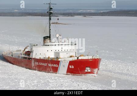 Sault Ste Marie, Mich. (Jan. 23, 2004) - The Coast Guard Cutter ...