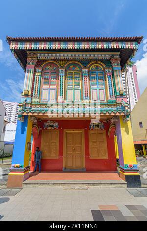 Looking up at the colourful former house of Tan Teng Niah, Gholia’s Village, Little India, Singapore Stock Photo