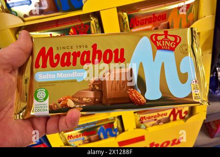 Marabou Schokolade mit gesalzenen Mandeln. Marabou Tafelschokolade aus Schweden ist in Besitz von Mondelez International *** Marabou chocolate with salted almonds Marabou chocolate bars from Sweden are owned by Mondelez International Stock Photo