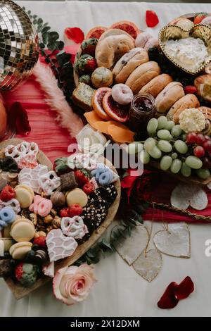 Heart Shaped Charcuterie Grazing Board Stock Photo - Alamy