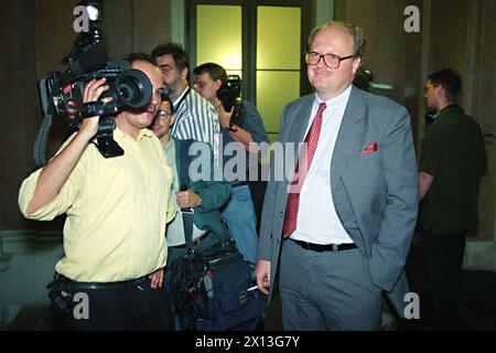 Vienna on August 9th 1995: Alfons Mensdorff-Pouilly (R), husband of OEVP Secretary General Maria Rauch-Kallat during the 'commission trial' in Vienna Court. - 19950809 PD0004 - Rechteinfo: Rights Managed (RM) Stock Photo