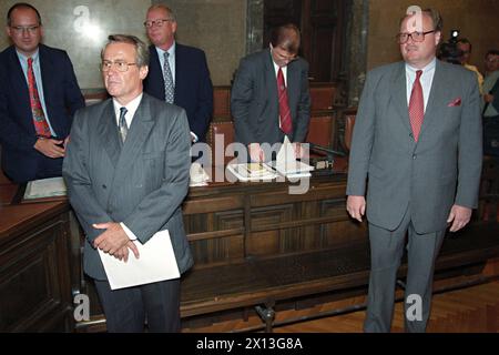 Vienna on August 9th 1995: Alfons Mensdorff-Pouilly (r.), husband of OEVP Secretary General Maria Rauch-Kallat and OEVP army spokesman Hermann Kraft (l.) during the 'commission trial' in Vienna Court. - 19950809 PD0005 - Rechteinfo: Rights Managed (RM) Stock Photo