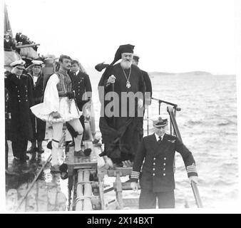 REGENT OF GREECE REVIEWS GREEK FLEET - The Archbishop leaves the 'Averof' after his visit British Army Stock Photo