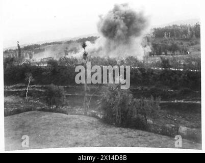 ITALY : EIGHTH ARMY FRONTBRIDGE BUILDING - The bridge span blows up , British Army Stock Photo