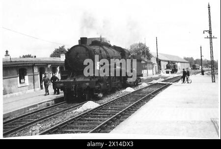 BRITISH REs DRIVE FIRST FRENCH ENGINE - The locomotive in Bayeux station at the completion of the run British Army, 21st Army Group Stock Photo