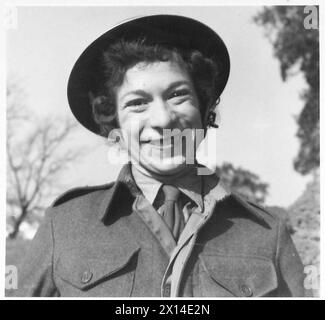 ITALY : FIFTH ARMYMODERN FLORENCE NIGHTINGALE ON THE ANZIO FRONT - Sister M. Mair of 12 Glenburn Street, Glasgow British Army Stock Photo