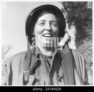 ITALY : FIFTH ARMYMODERN FLORENCE NIGHTINGALE ON THE ANZIO FRONT - Miss R.E. Donahoe of the America Field Surgical Team British Army Stock Photo