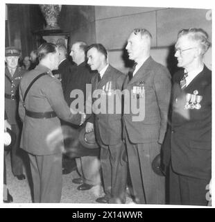 FIELD MARSHAL ALEXANDER & BROOKE VISIT NORTHERN IRELAND - Presentation of Honorary Degrees British Army Stock Photo