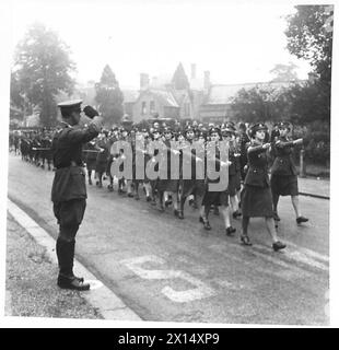 NEW ARMY COMMANDER - Members of the ATS march past Lt.Gen. J.G. des R ...