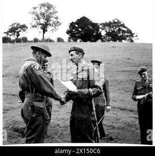 LIEUTENANT GENERAL SCHREIBER VISITS KENT HOME GUARD - Lieutenant General Schreiber shaking hands with Captain Richardson, 2nd Kent Home Guard, at Ashford British Army Stock Photo