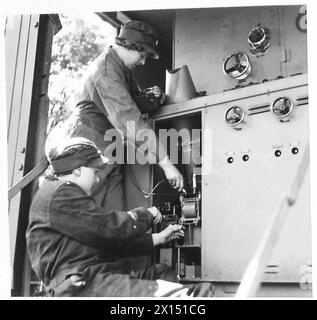 RADIOLOCATION - Maintenance work being carried out on radiolocation equipment British Army Stock Photo
