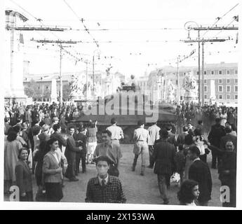 ITALY : SCENES AS ROME SURRENDERS TO FIFTH ARMY - An Allied tank surrounded by excited crowds British Army Stock Photo