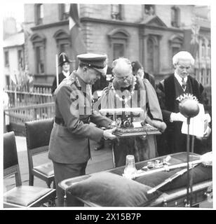 FIELD MARSHAL ALEXANDER & BROOKE VISIT NORTHERN IRELAND - Presentation of the Freedom of Londonderry British Army Stock Photo