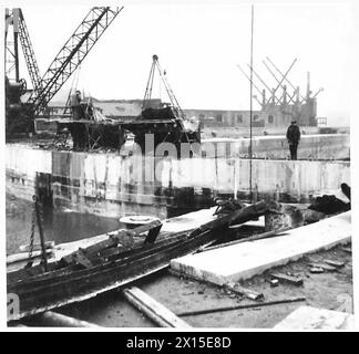 SPECIAL ASSIGNMENT FOR TN. 5 - View of the dry dock wall which was built to take concrete units. East India Docks. Contractors - R.McAlpine & Co British Army Stock Photo