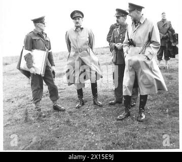 COMBINED BRITISH AND AMERICAN EXERCISE - Left to right:- Lt.Col. P ...