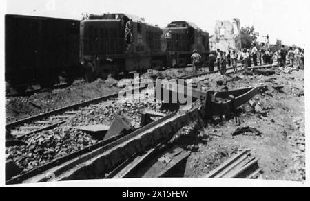 ITALY : EIGHTH ARMY : RAILWAY RECONSTRUCTION - The first train loaded with supplies arrived at the new railhead at Roccasecca British Army Stock Photo